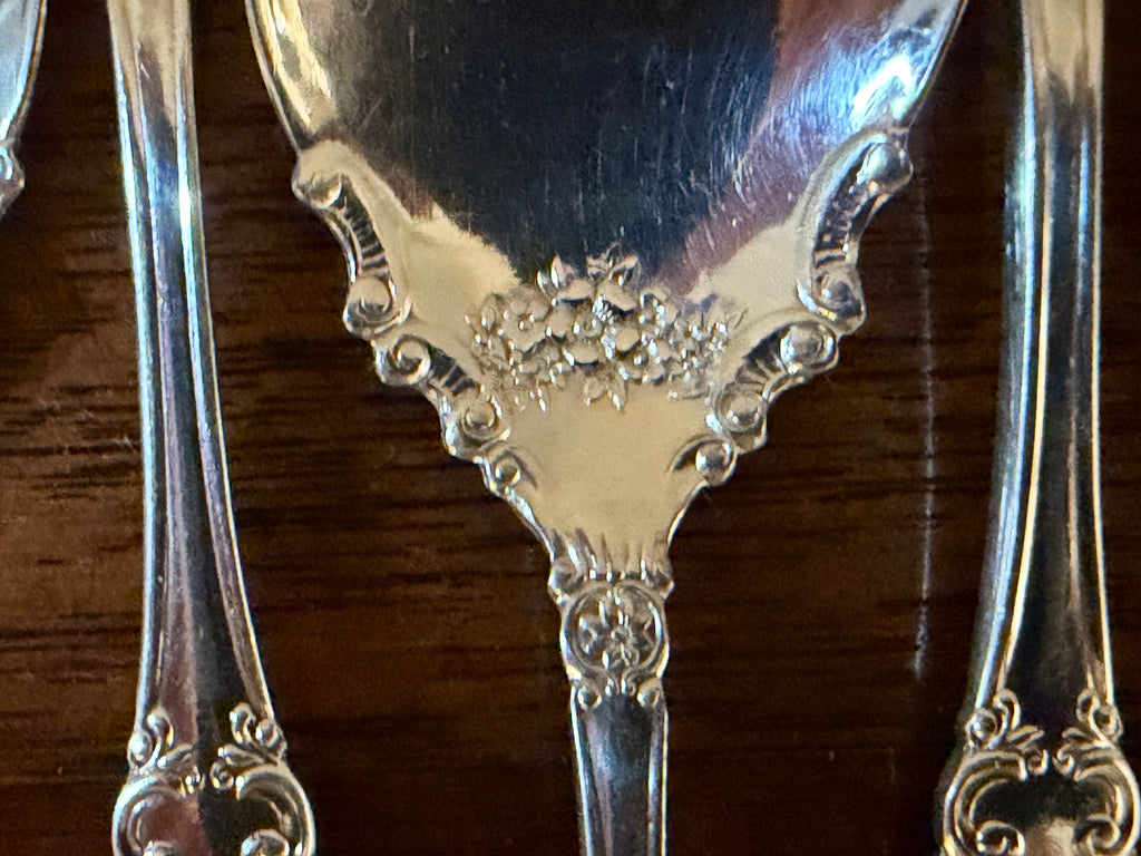 Set of 8 Wm. Rogers Melrose Petite Silverplate Teaspoons, Pattern Introduced 1898
