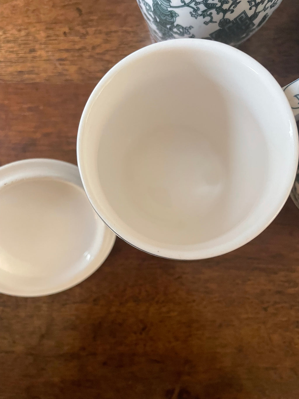Rare set of 4 Lidded Vintage Chinese Tea Cups, Green White Pattern