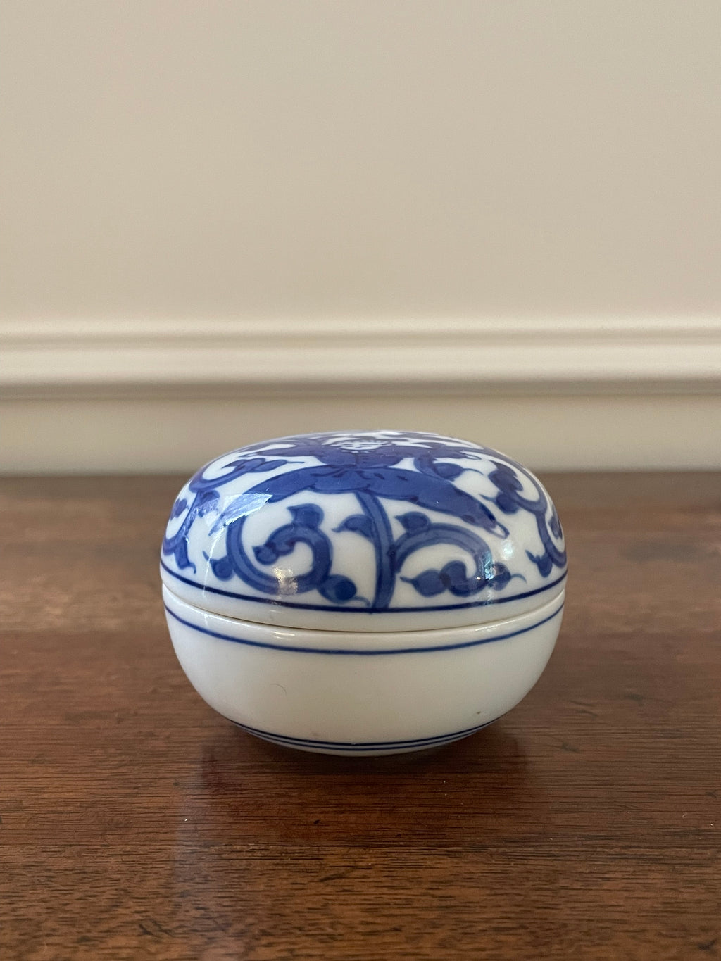 Vintage Gump’s Japan Blue & White Porcelain Karako Acrobat Kogo Trinket Box