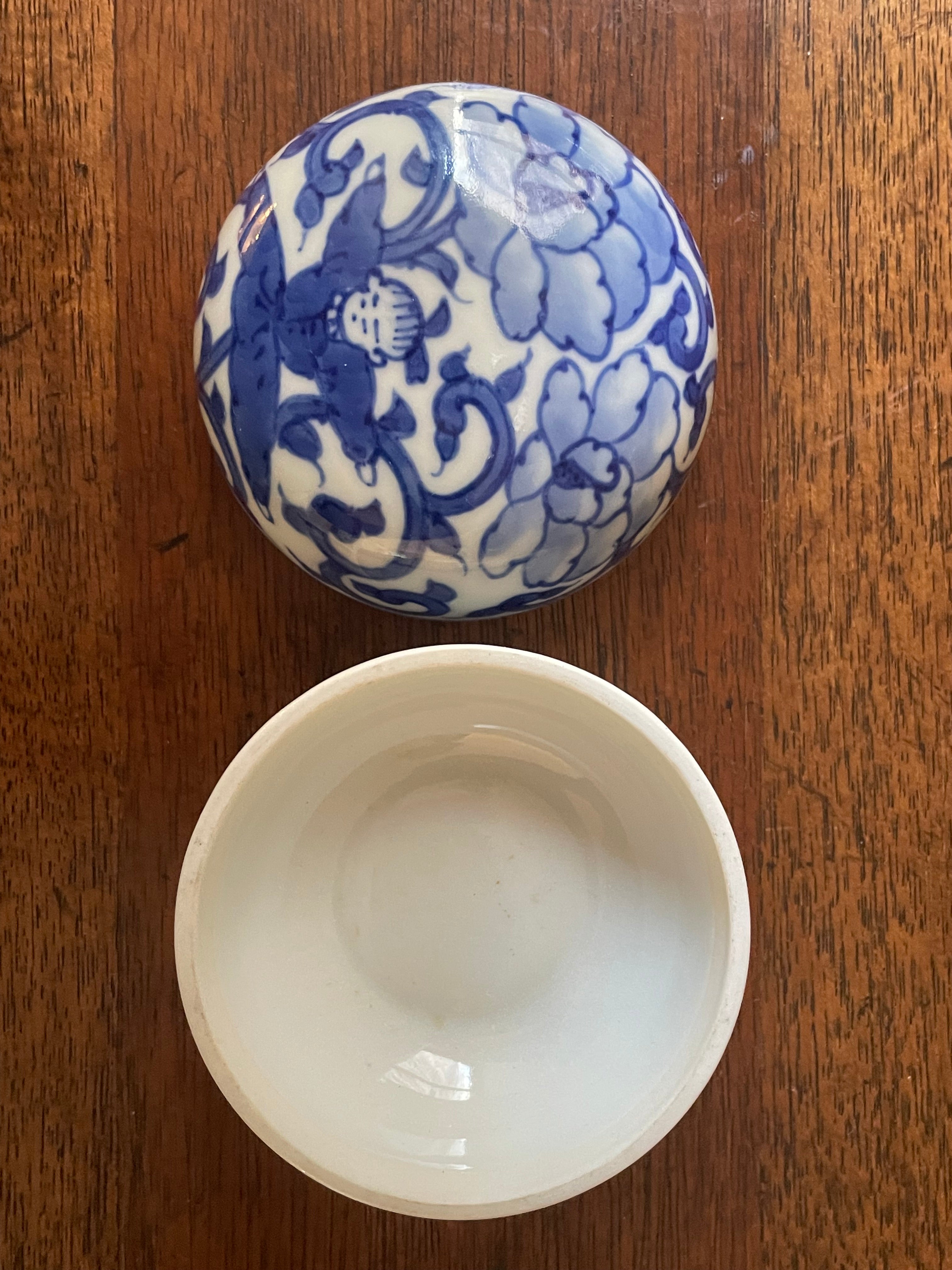 Vintage Gump’s Japan Blue & White Porcelain Karako Acrobat Kogo Trinket Box