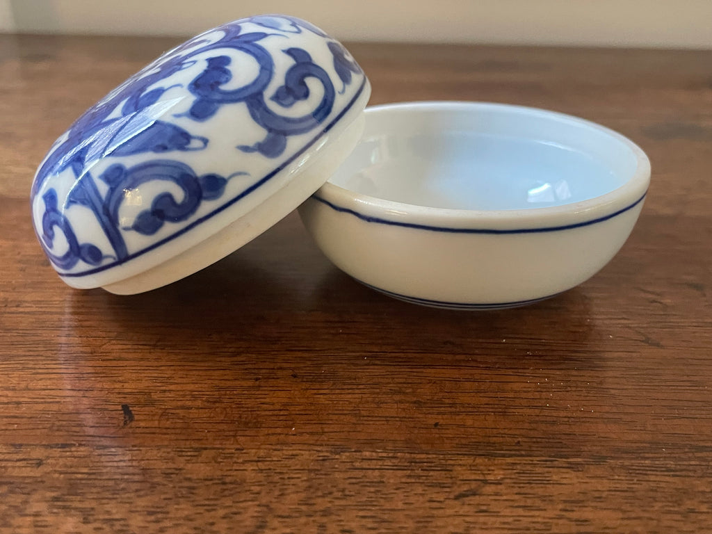 Vintage Gump’s Japan Blue & White Porcelain Karako Acrobat Kogo Trinket Box